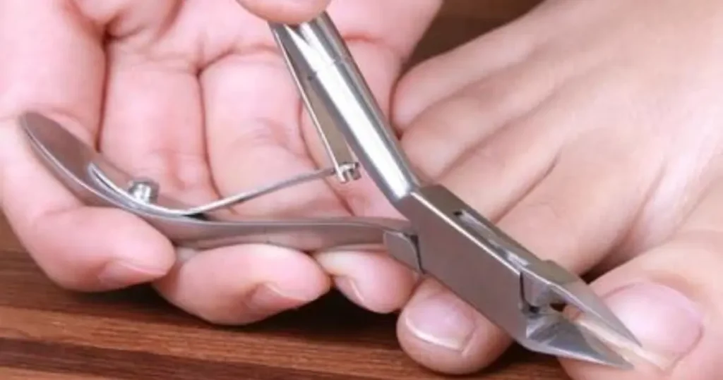 How to Choose the Best Toe Nail Clippers for Seniors?